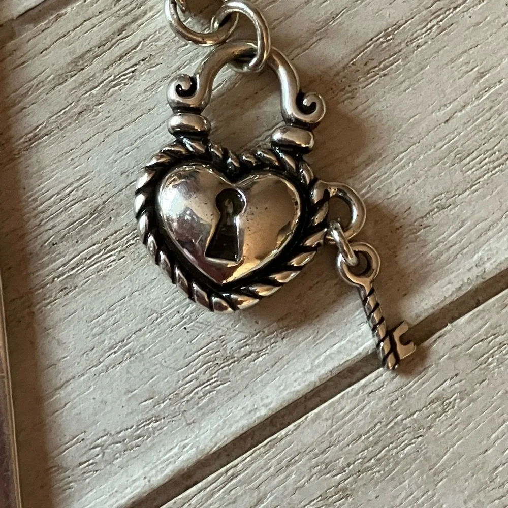 🌸Brighton Heart/Key  Charm Bookmark - Picture 5 of 6